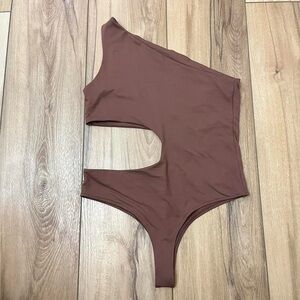 ReoRia Brown Cut Out One-Shoulder Bodysuit